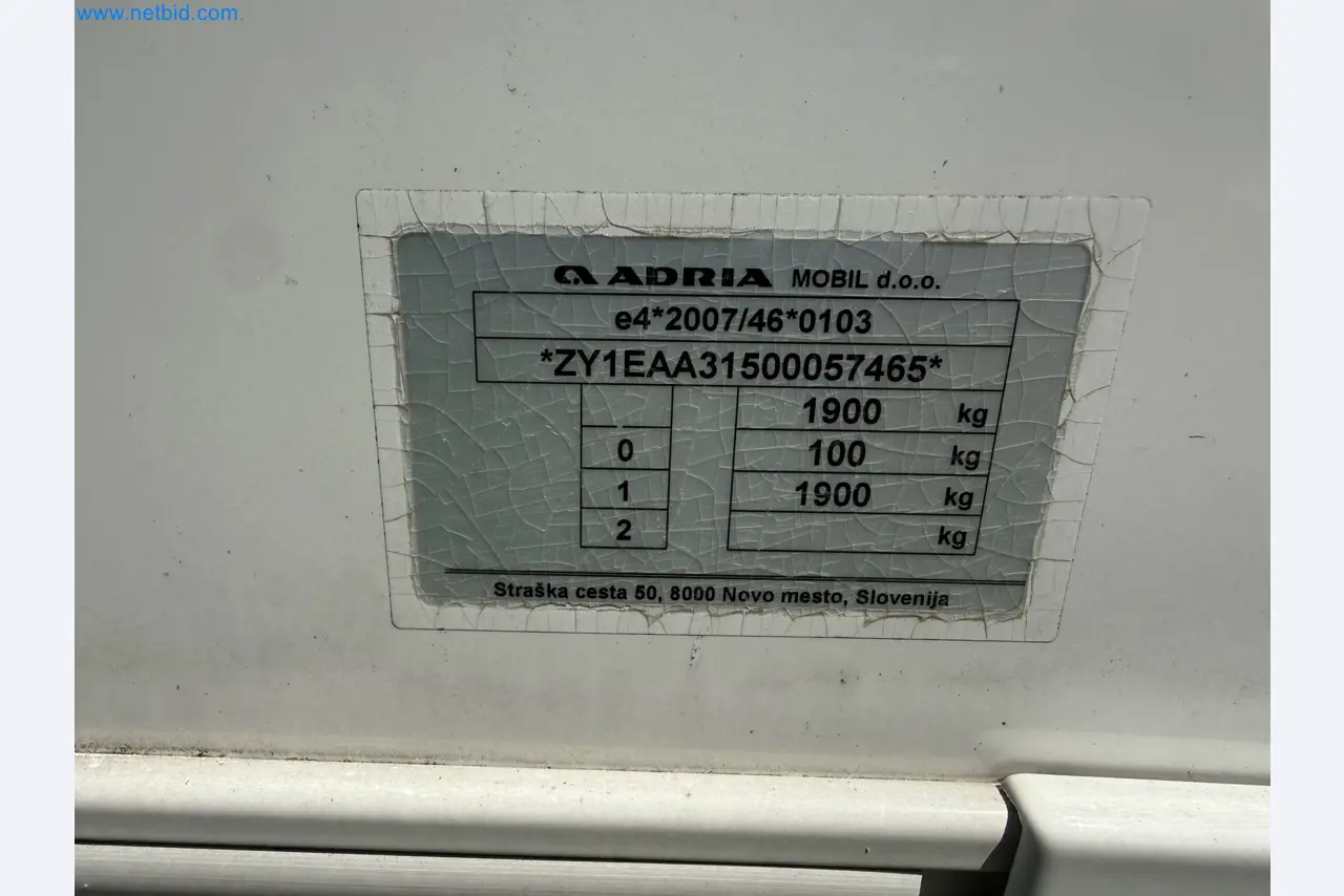 Spacious family trailer with a modern, stylish design-94