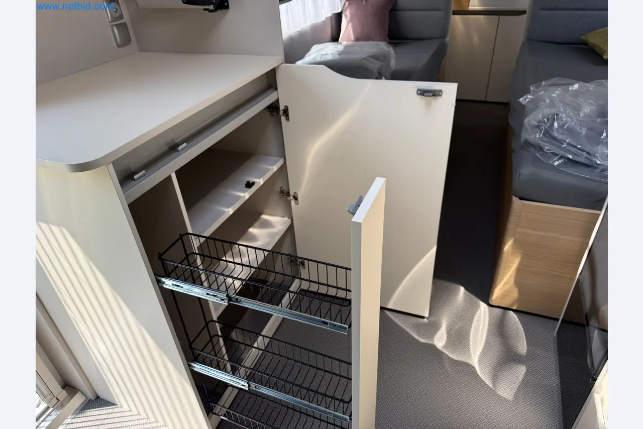 Spacious family trailer with a modern, stylish design-9