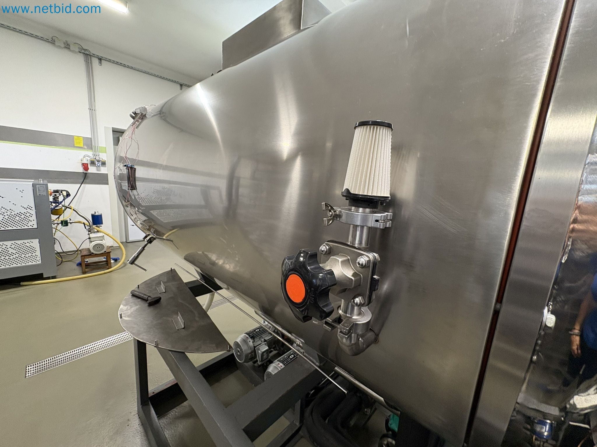 Equipment for freeze-drying fruit
-11