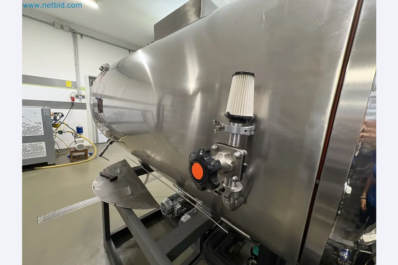 Equipment for freeze-drying fruit
-11