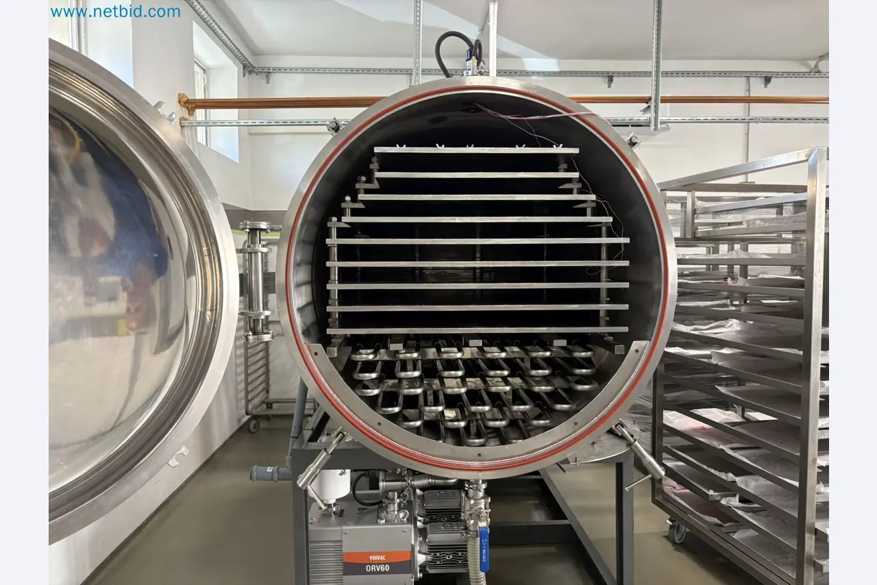Equipment for freeze-drying fruit
-12
