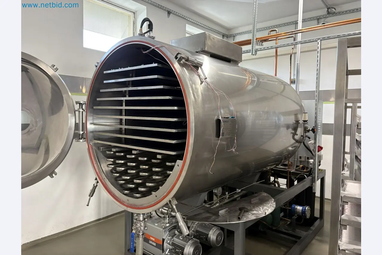 Equipment for freeze-drying fruit
-1