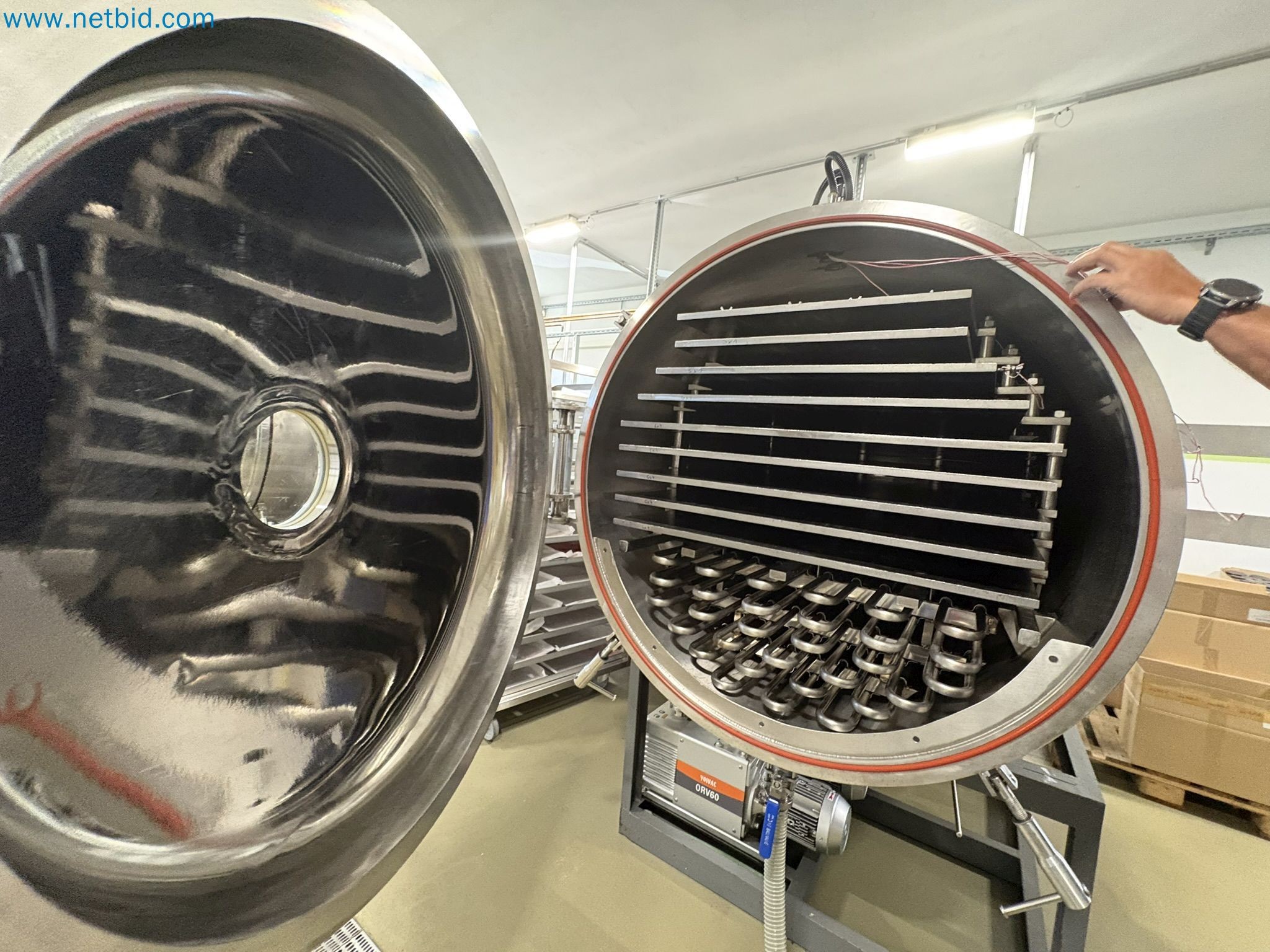 Equipment for freeze-drying fruit
-24
