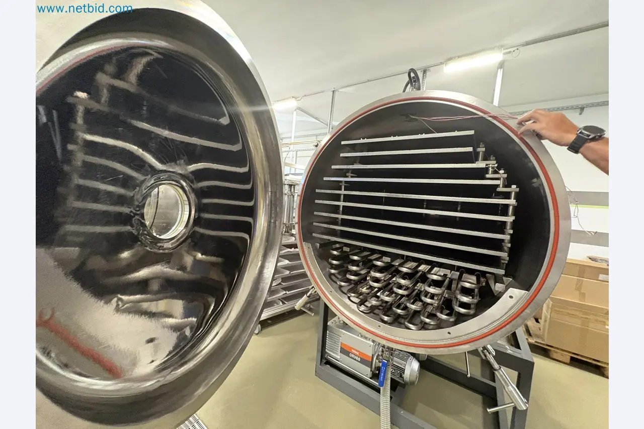 Equipment for freeze-drying fruit
-24
