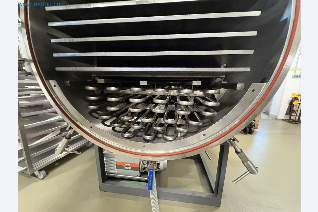 Equipment for freeze-drying fruit
-25