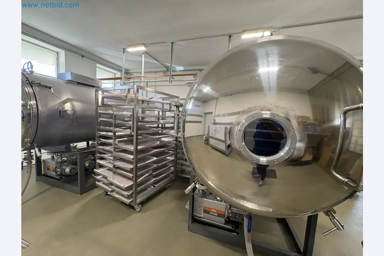 Equipment for freeze-drying fruit
-26