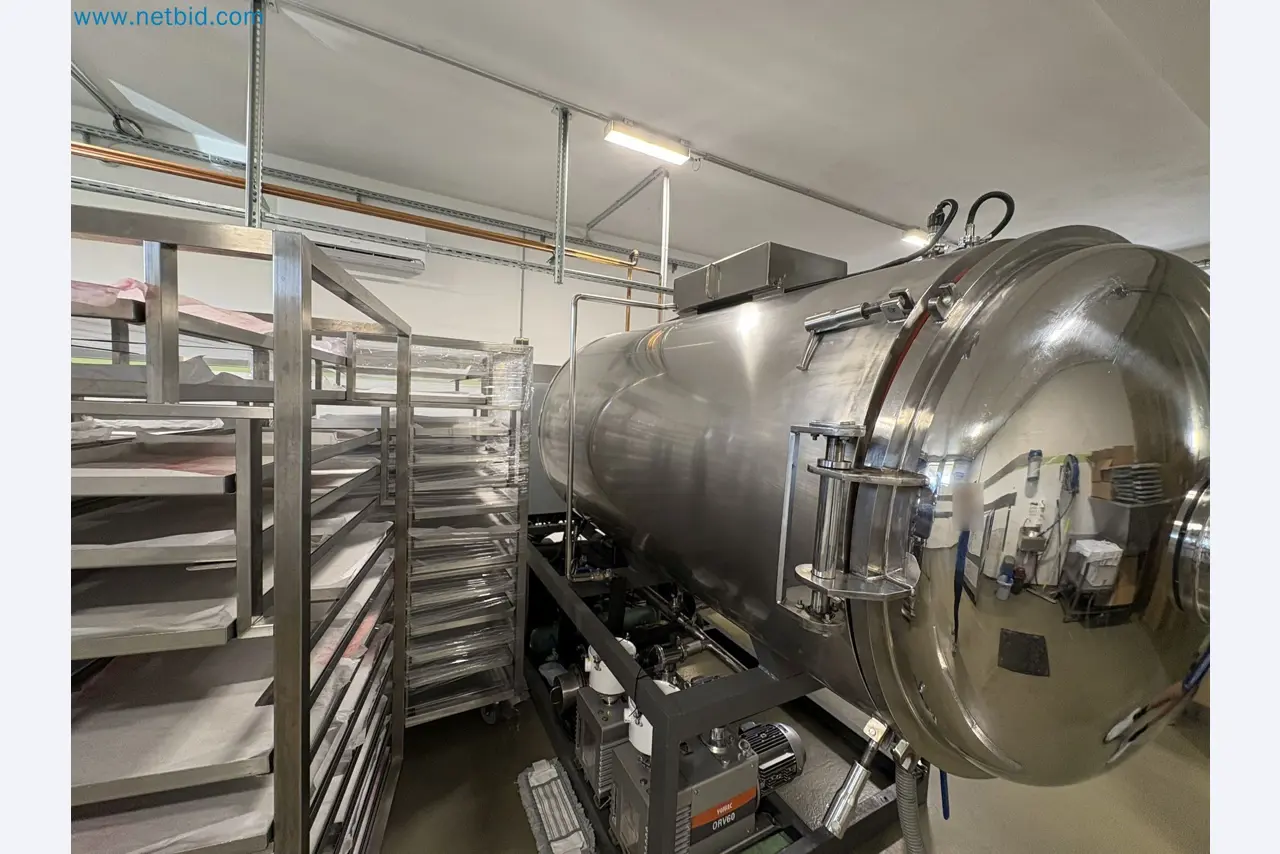 Equipment for freeze-drying fruit
-27