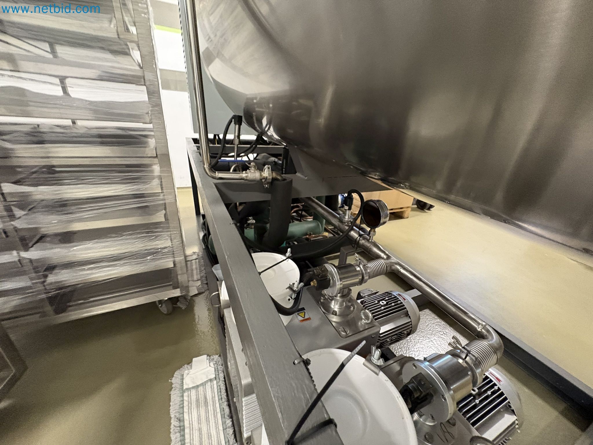Equipment for freeze-drying fruit
-28