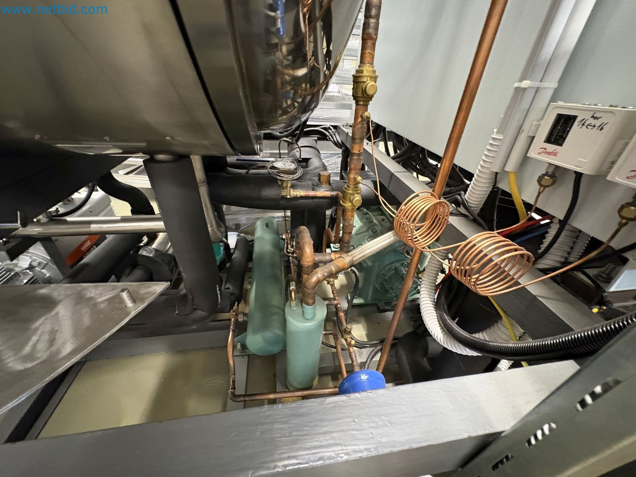 Equipment for freeze-drying fruit
-32