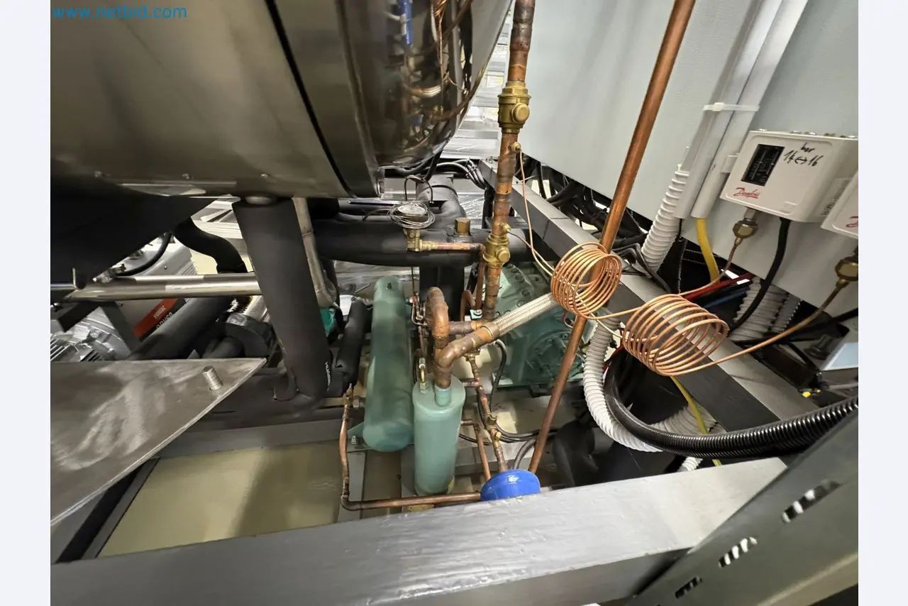 Equipment for freeze-drying fruit
-32