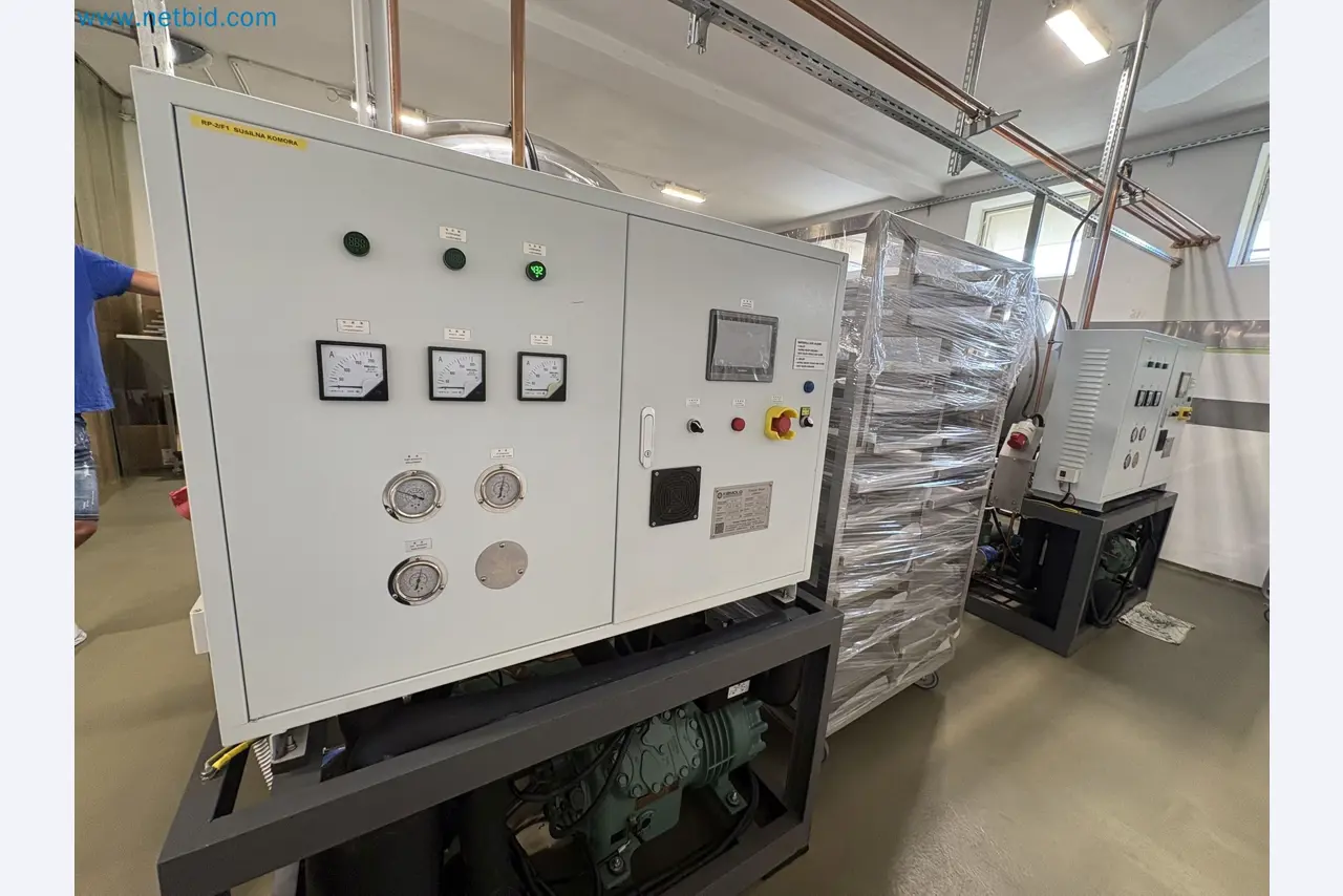 Equipment for freeze-drying fruit
-33