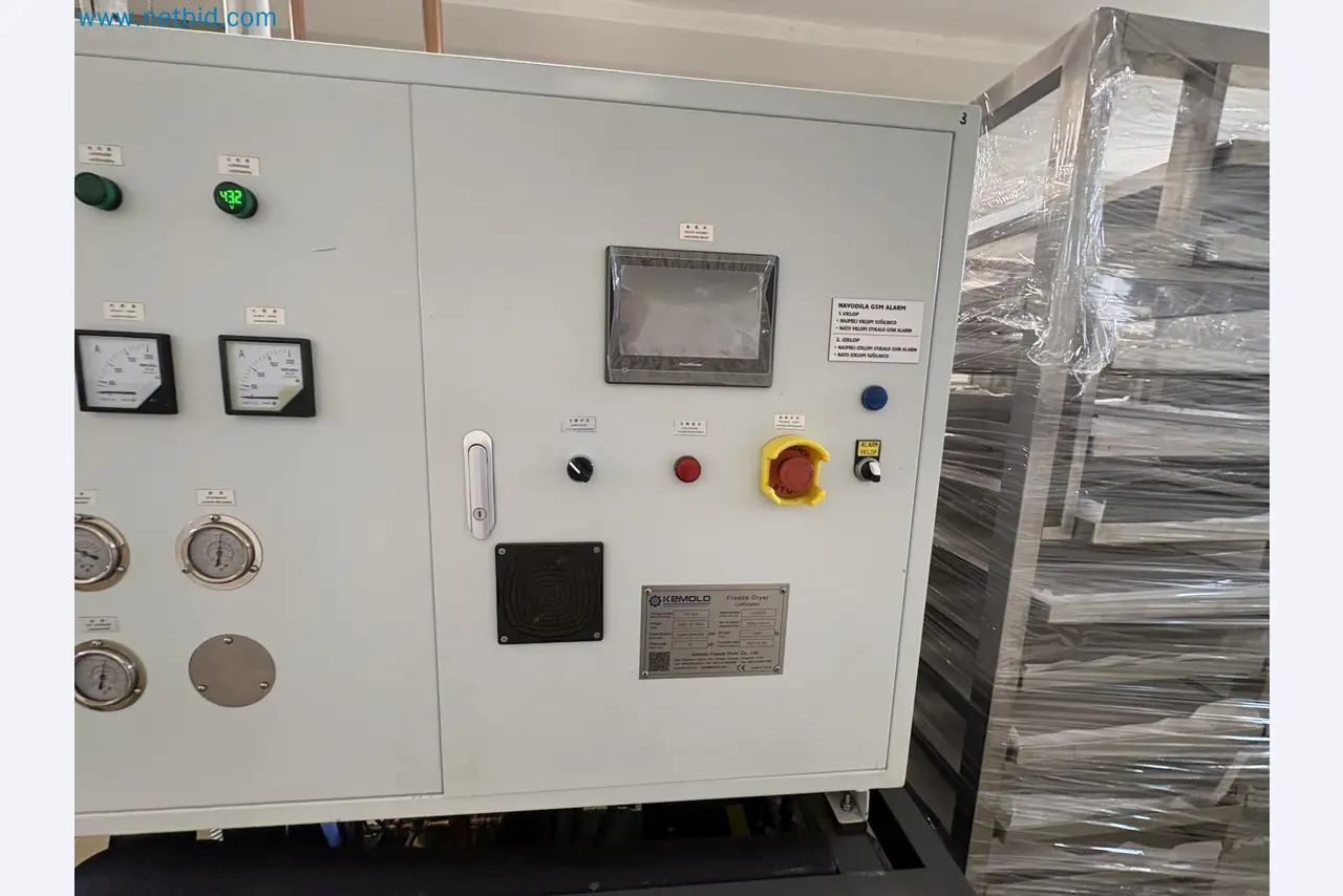 Equipment for freeze-drying fruit
-34