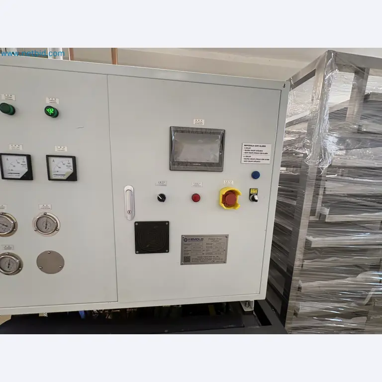 Equipment for freeze-drying fruit
-34
