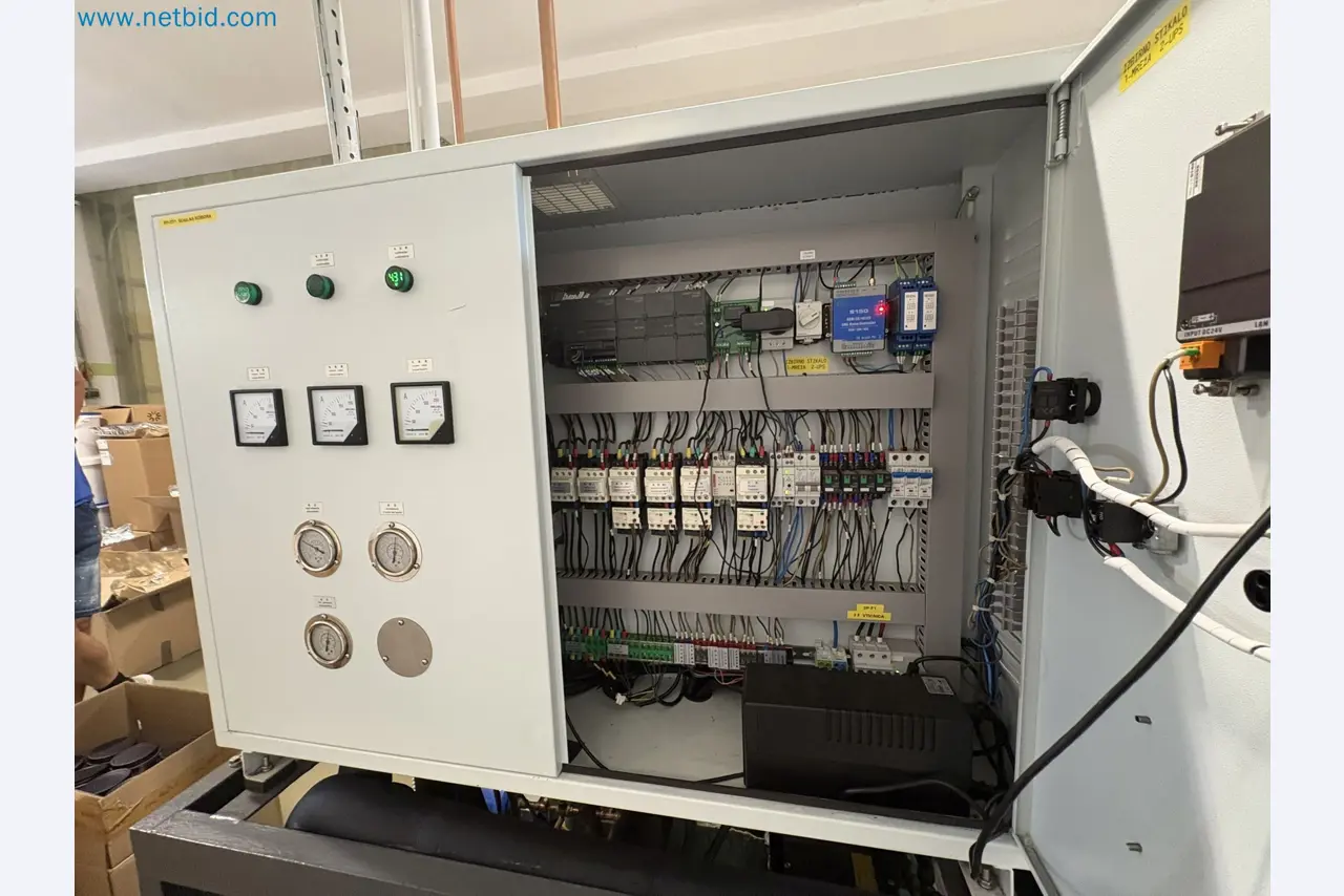 Equipment for freeze-drying fruit
-36