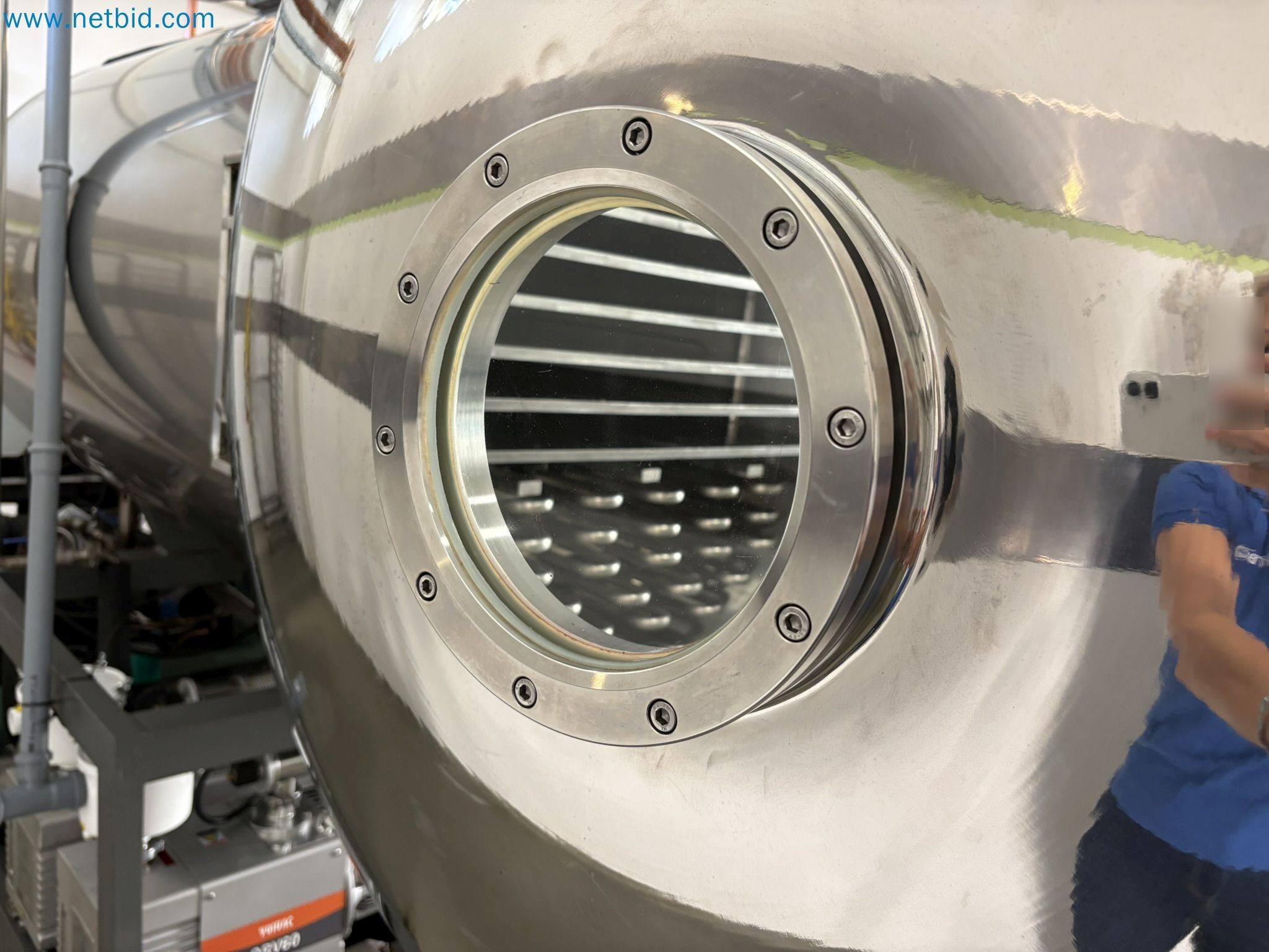 Equipment for freeze-drying fruit
-43