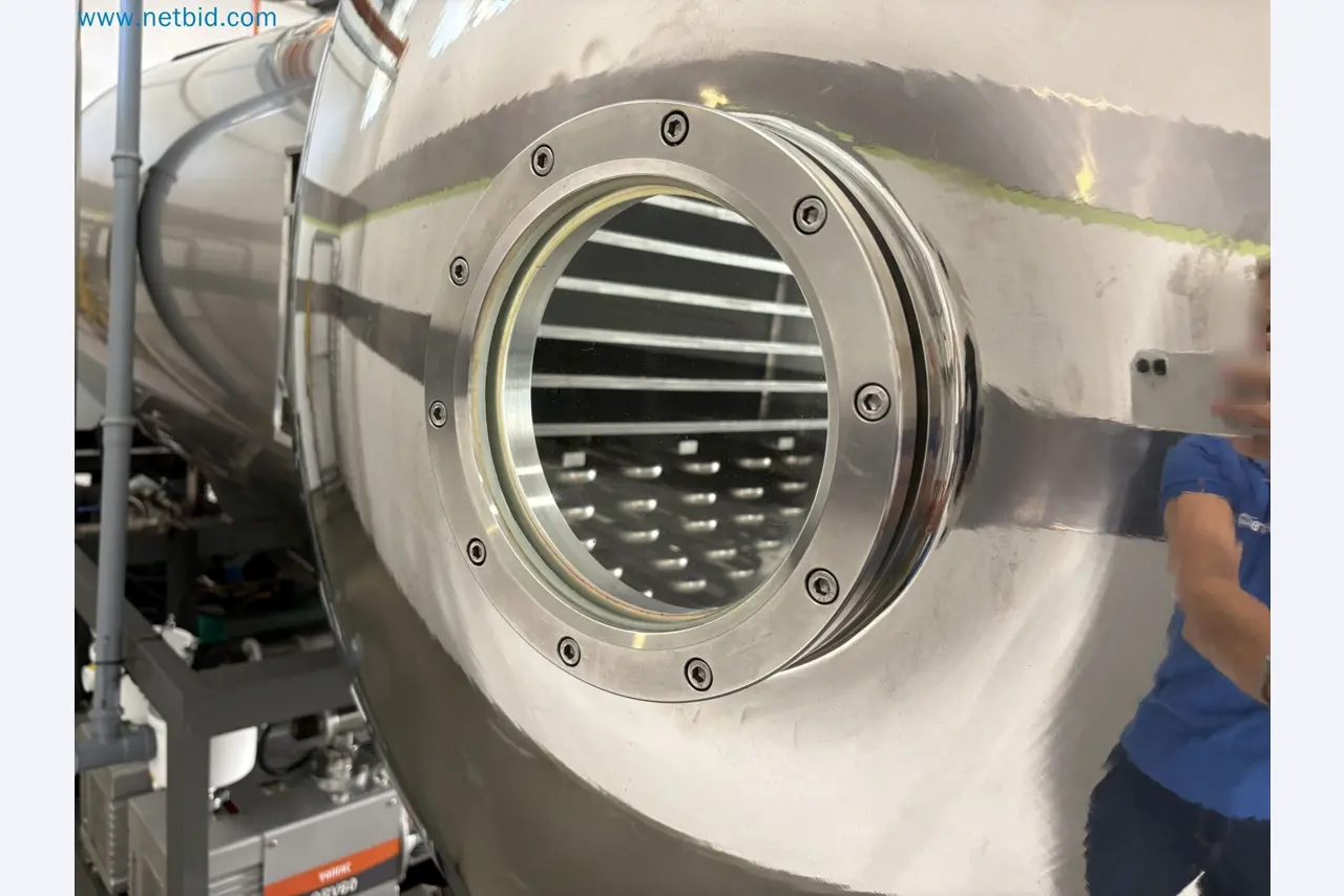 Equipment for freeze-drying fruit
-43