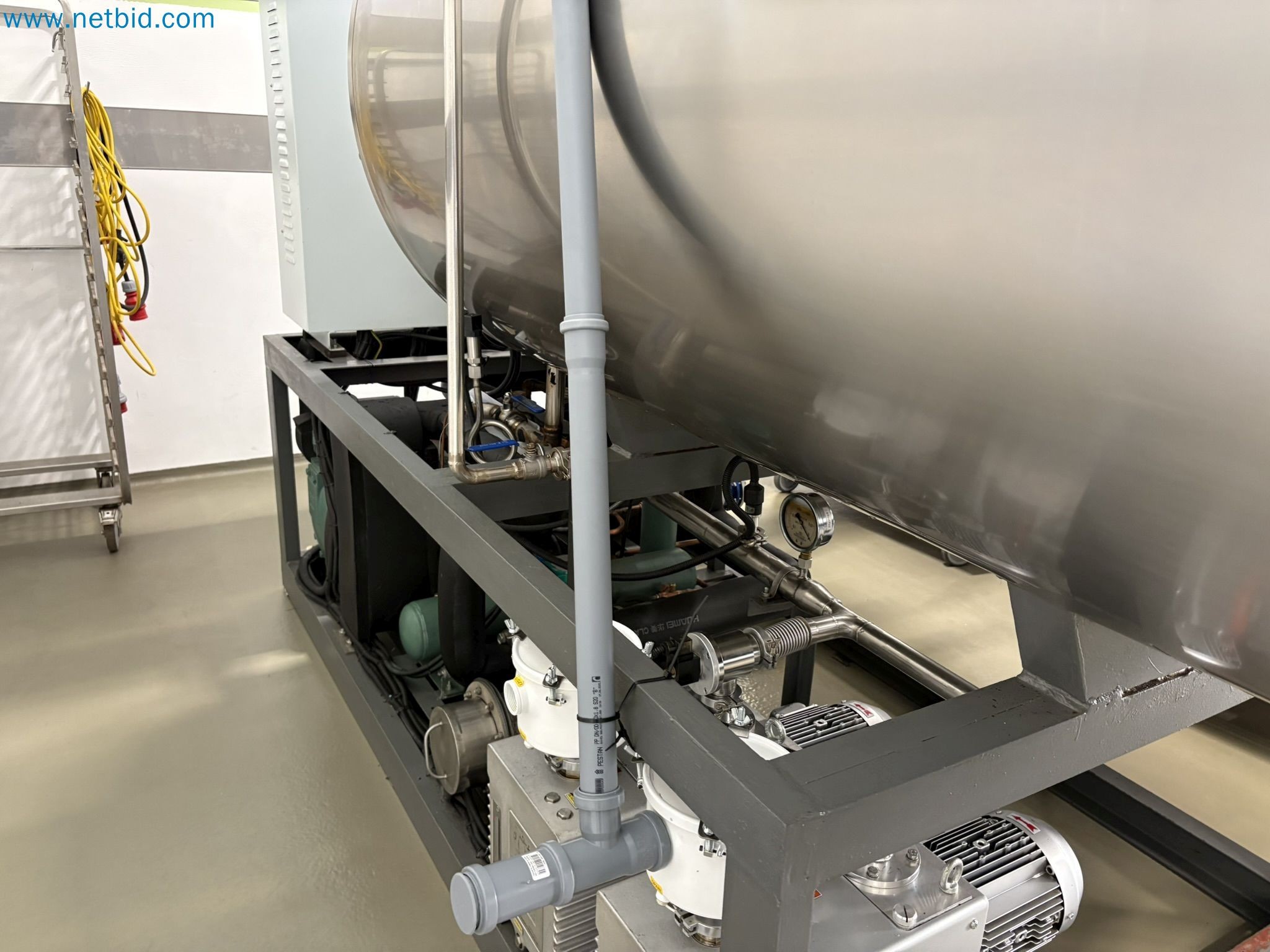 Equipment for freeze-drying fruit
-44