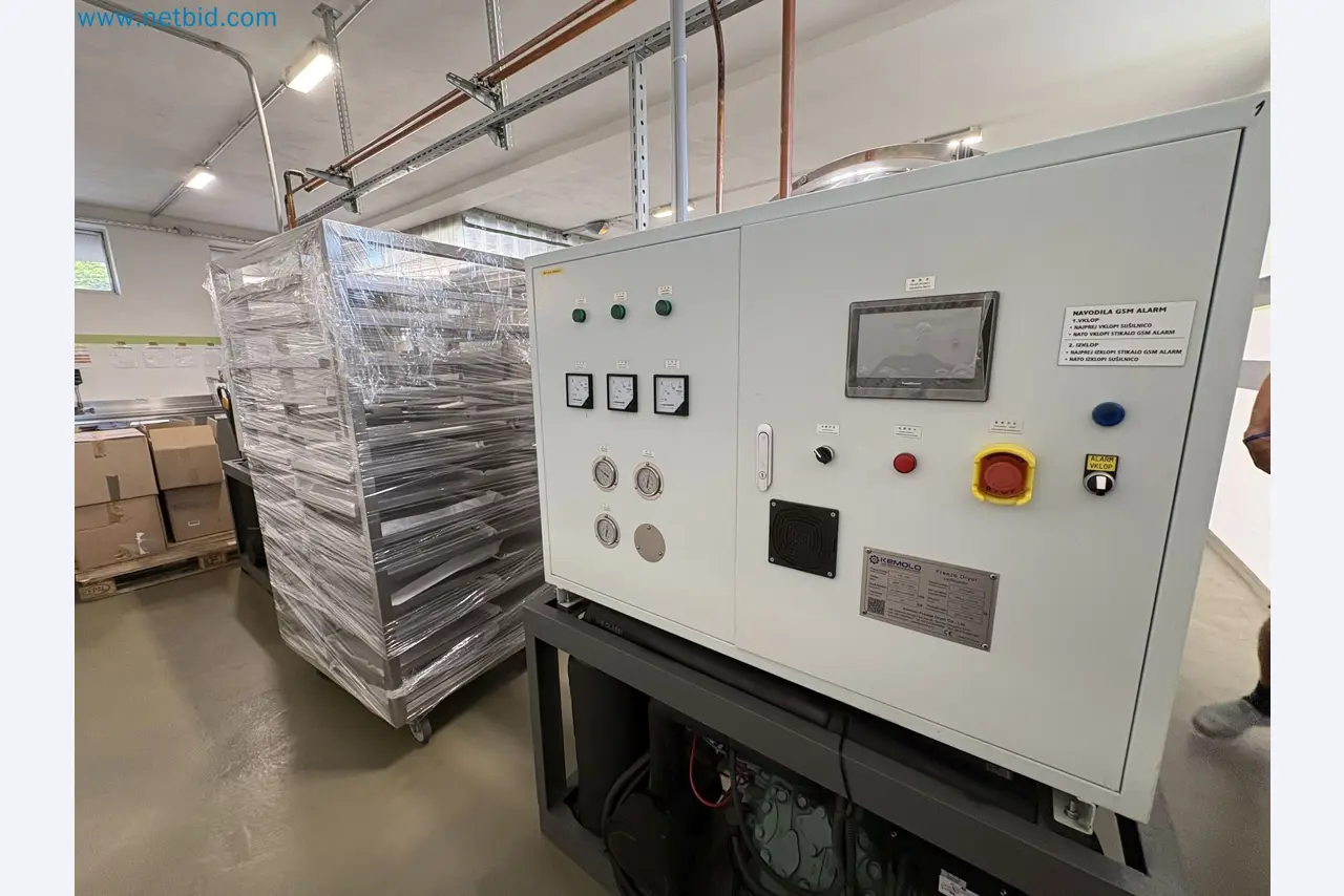 Equipment for freeze-drying fruit
-47