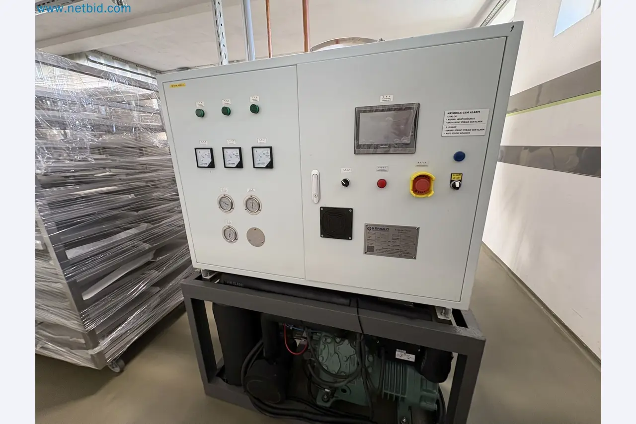 Equipment for freeze-drying fruit
-7