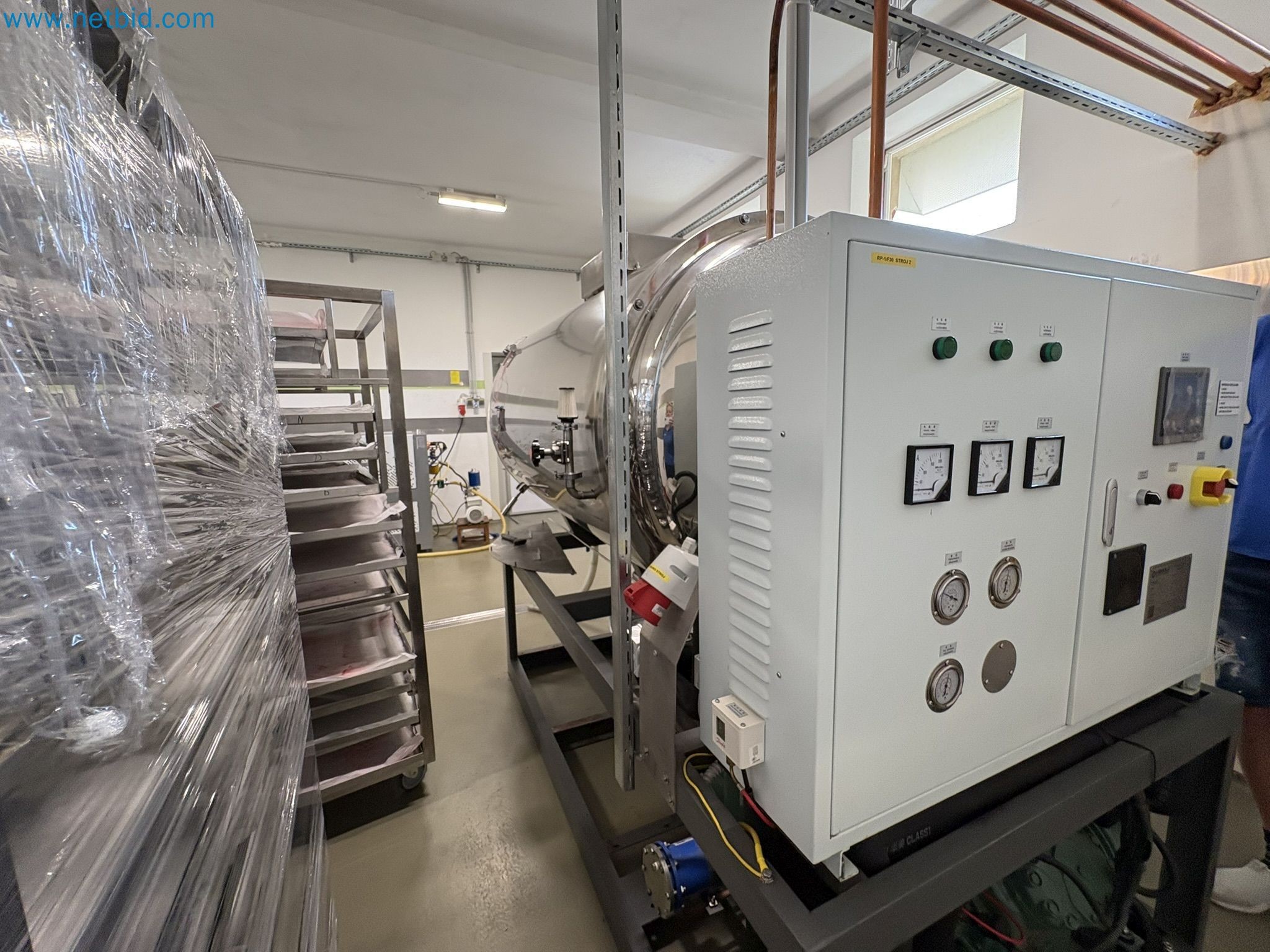Equipment for freeze-drying fruit
-8
