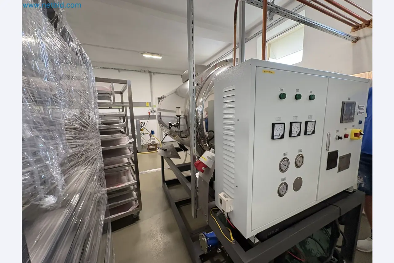 Equipment for freeze-drying fruit
-8
