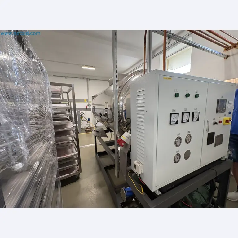 Equipment for freeze-drying fruit
-8