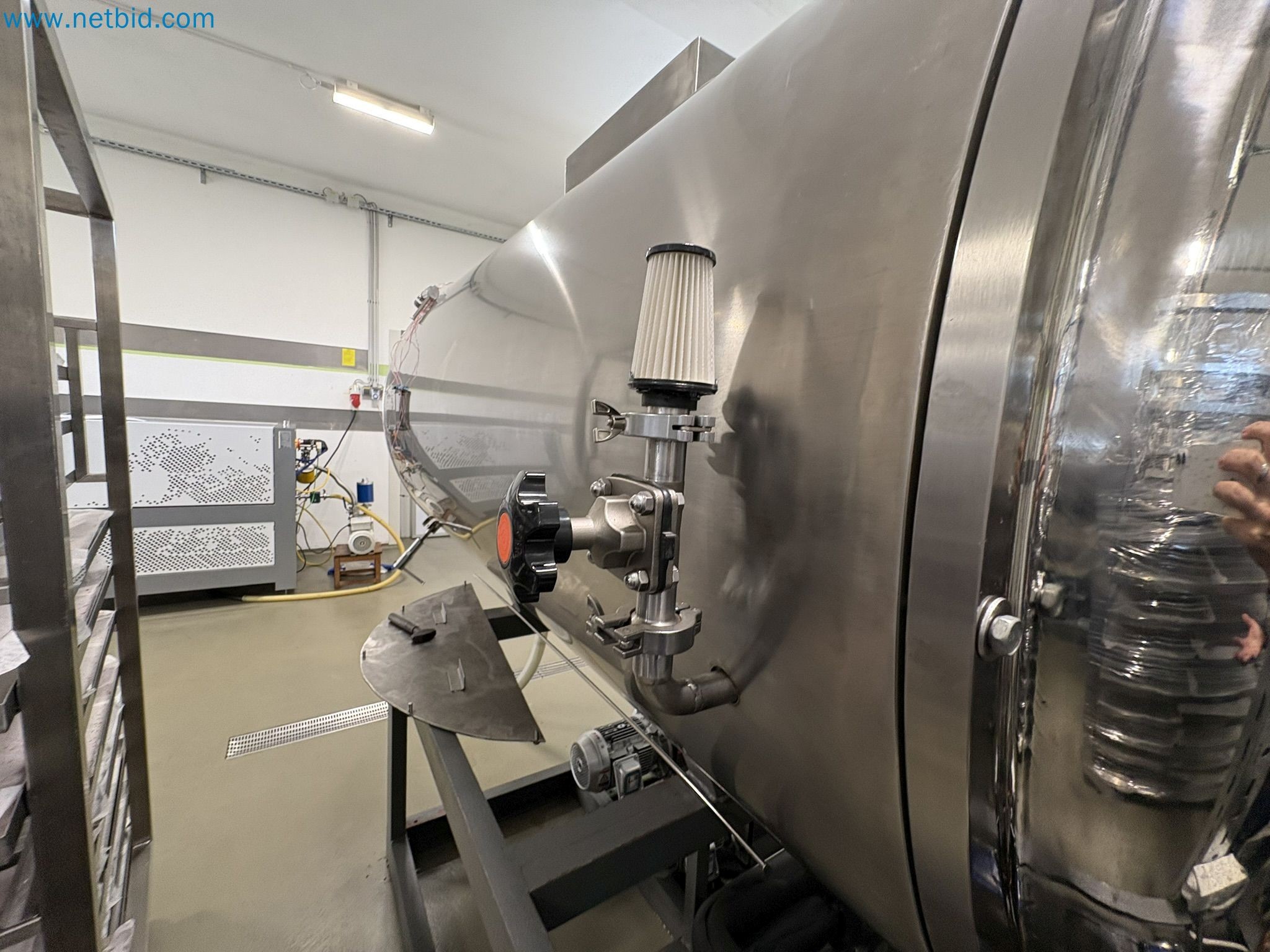 Equipment for freeze-drying fruit
-9