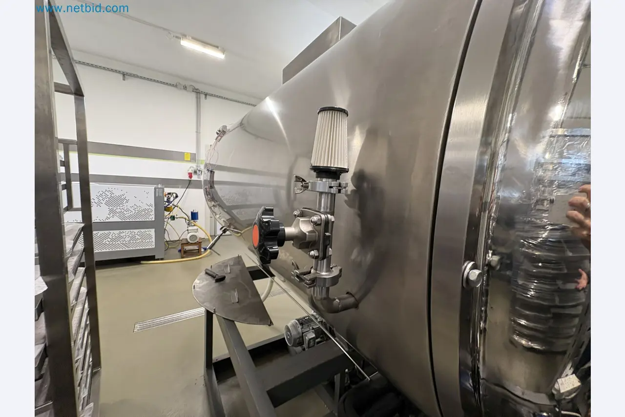 Equipment for freeze-drying fruit
-9