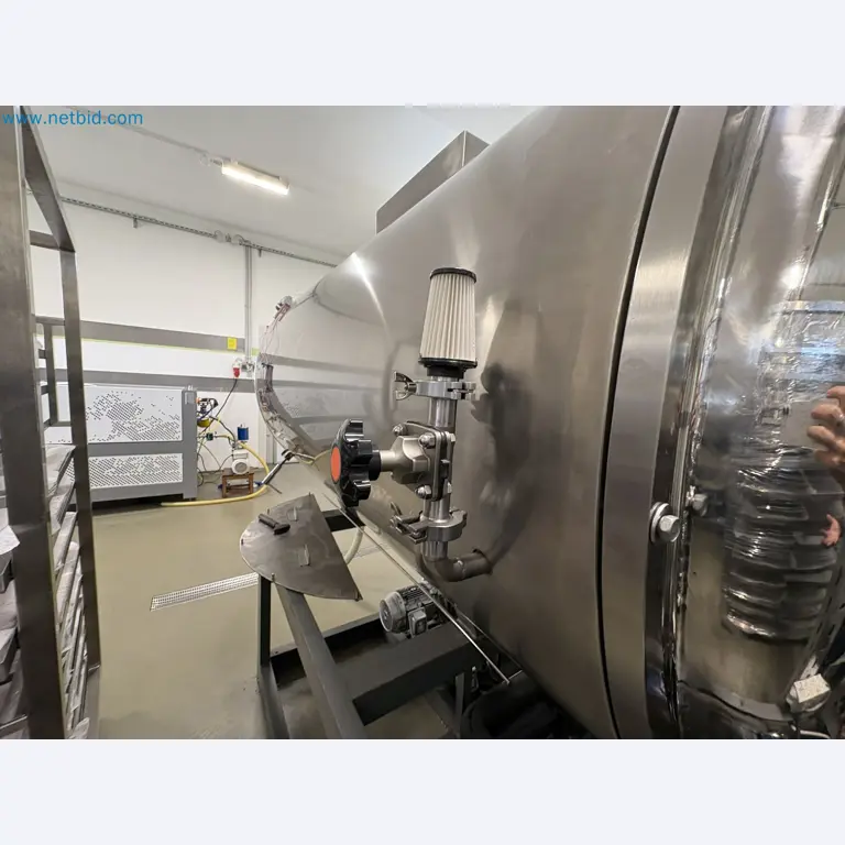 Equipment for freeze-drying fruit
-9