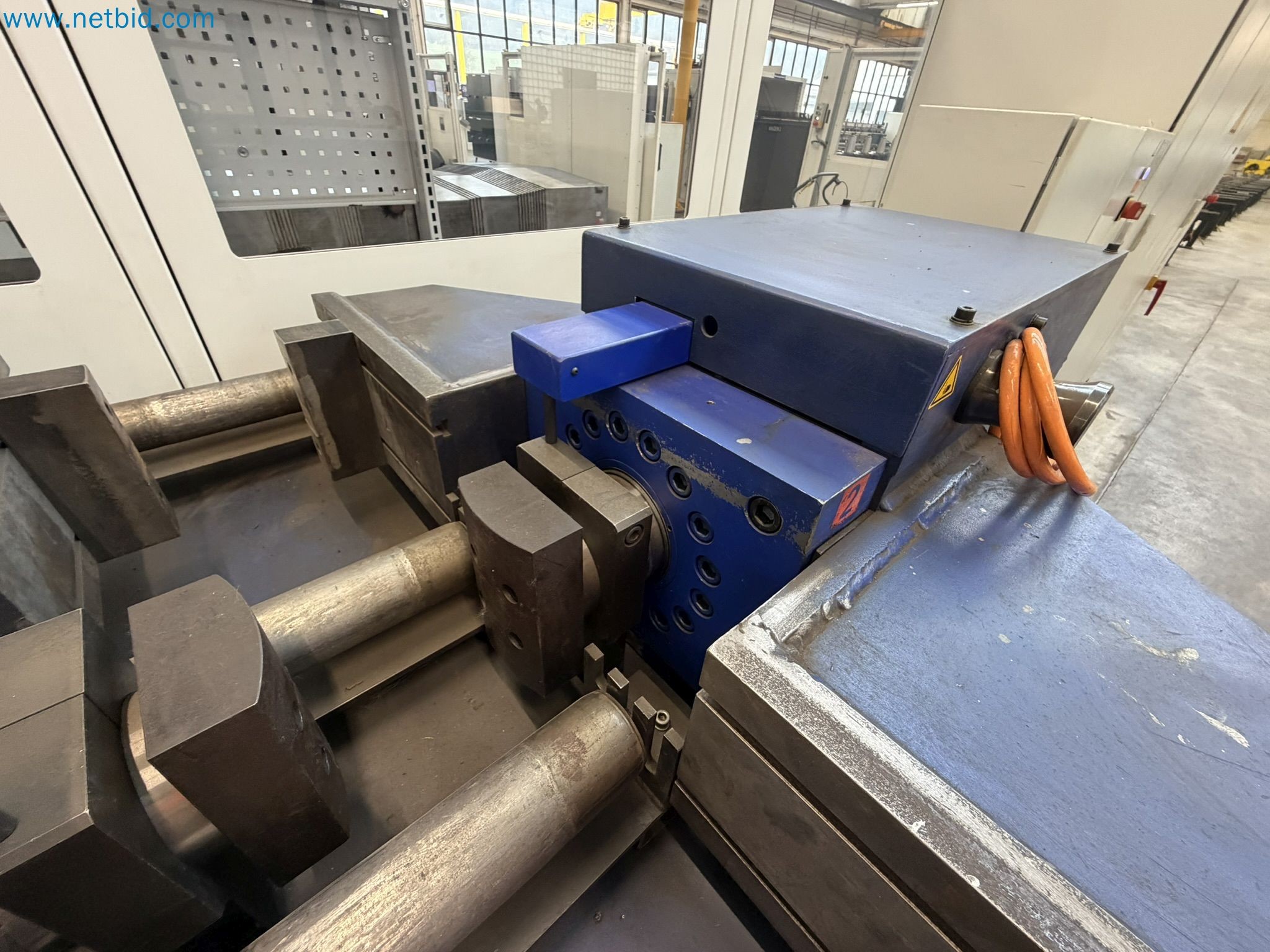 Recently overhauled hydraulic straightening press-10