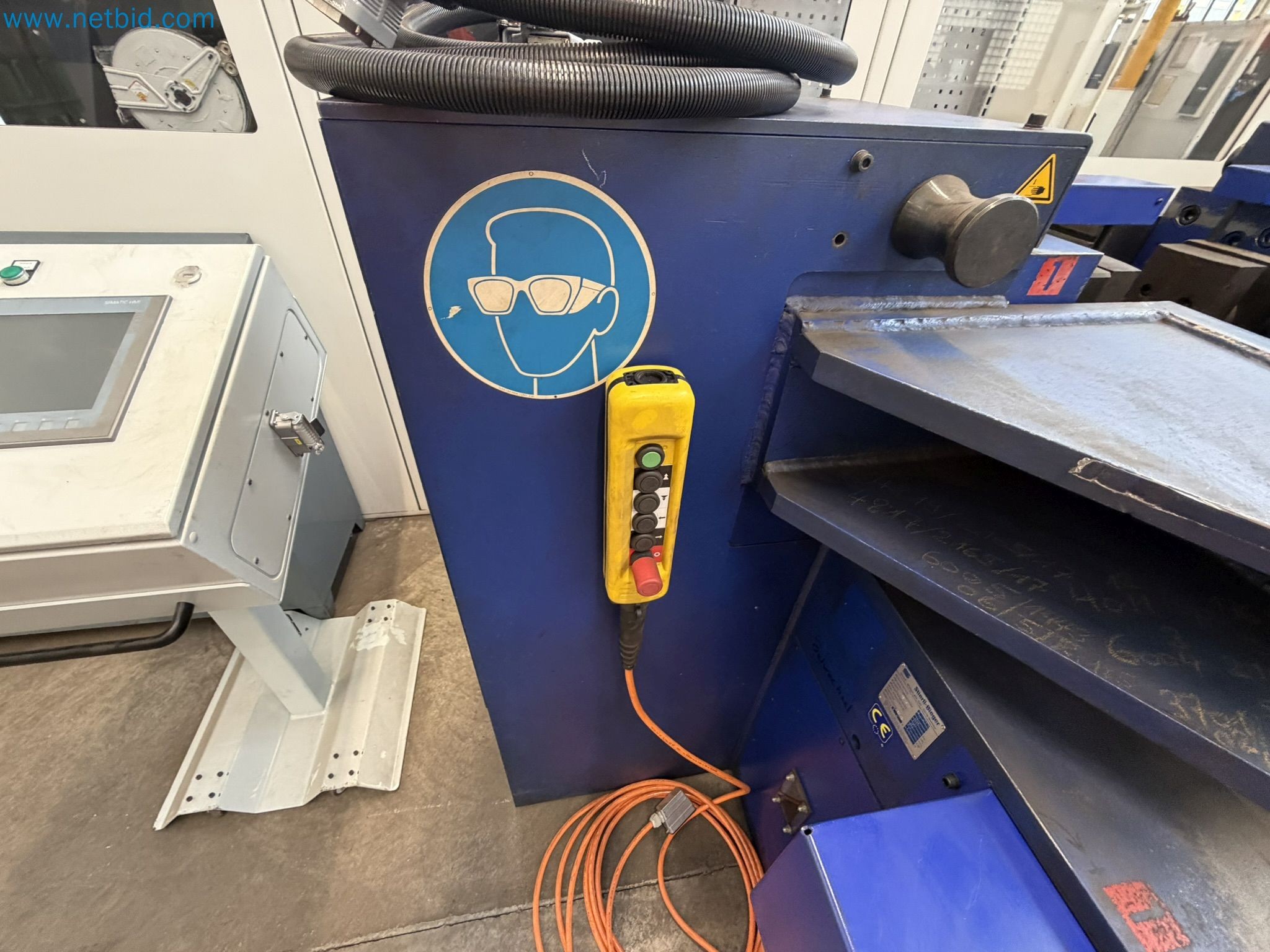 Recently overhauled hydraulic straightening press-12