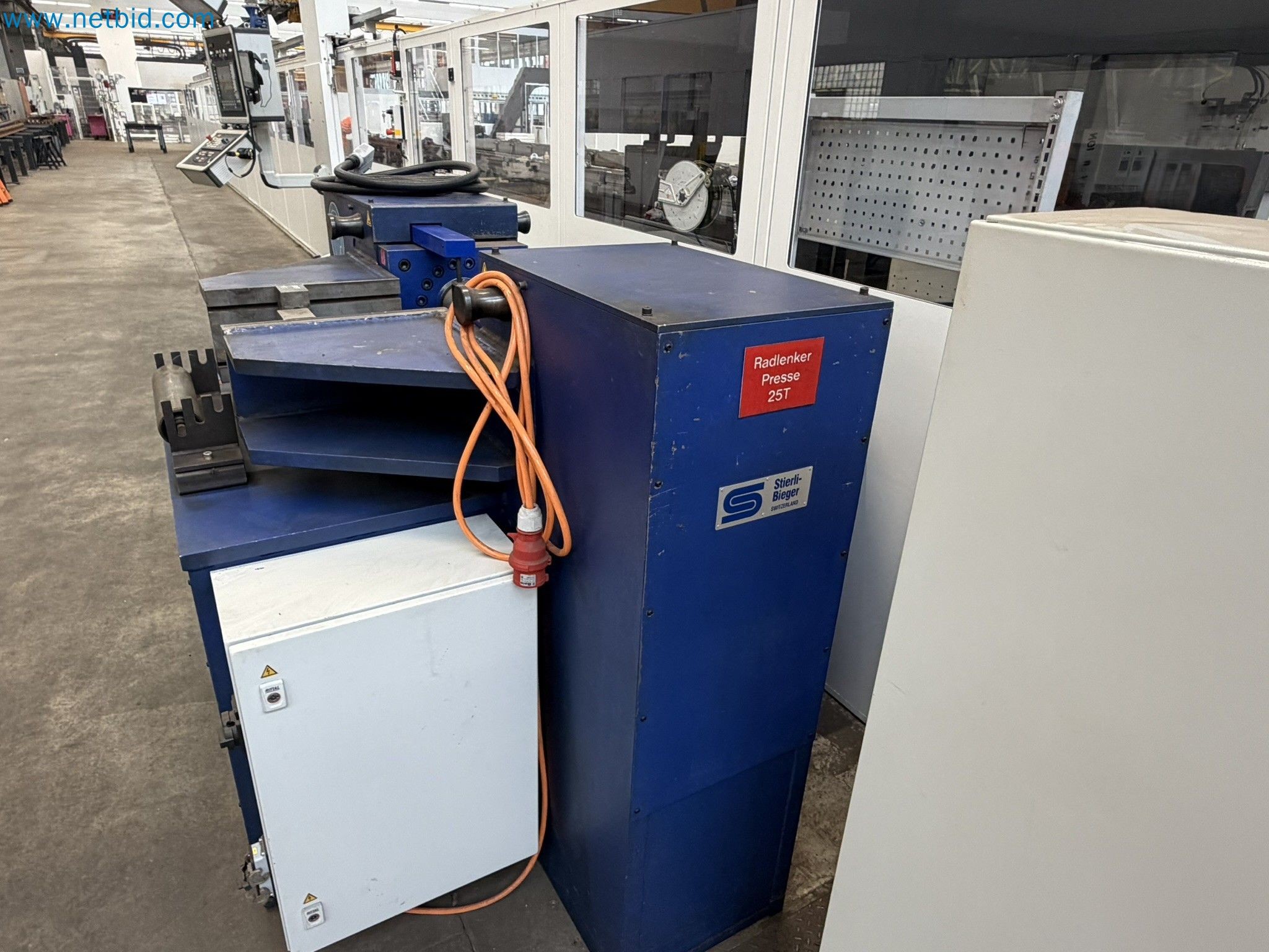 Recently overhauled hydraulic straightening press-3