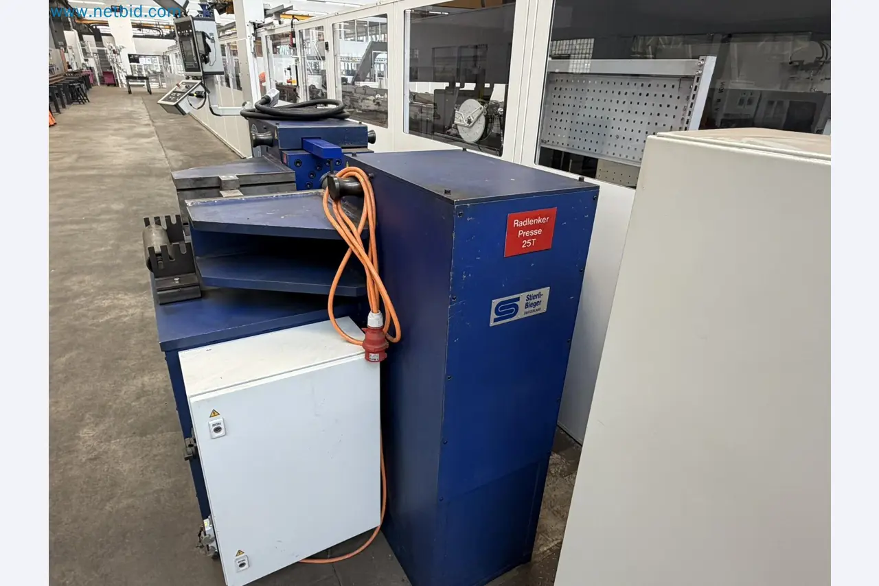 Recently overhauled hydraulic straightening press-3