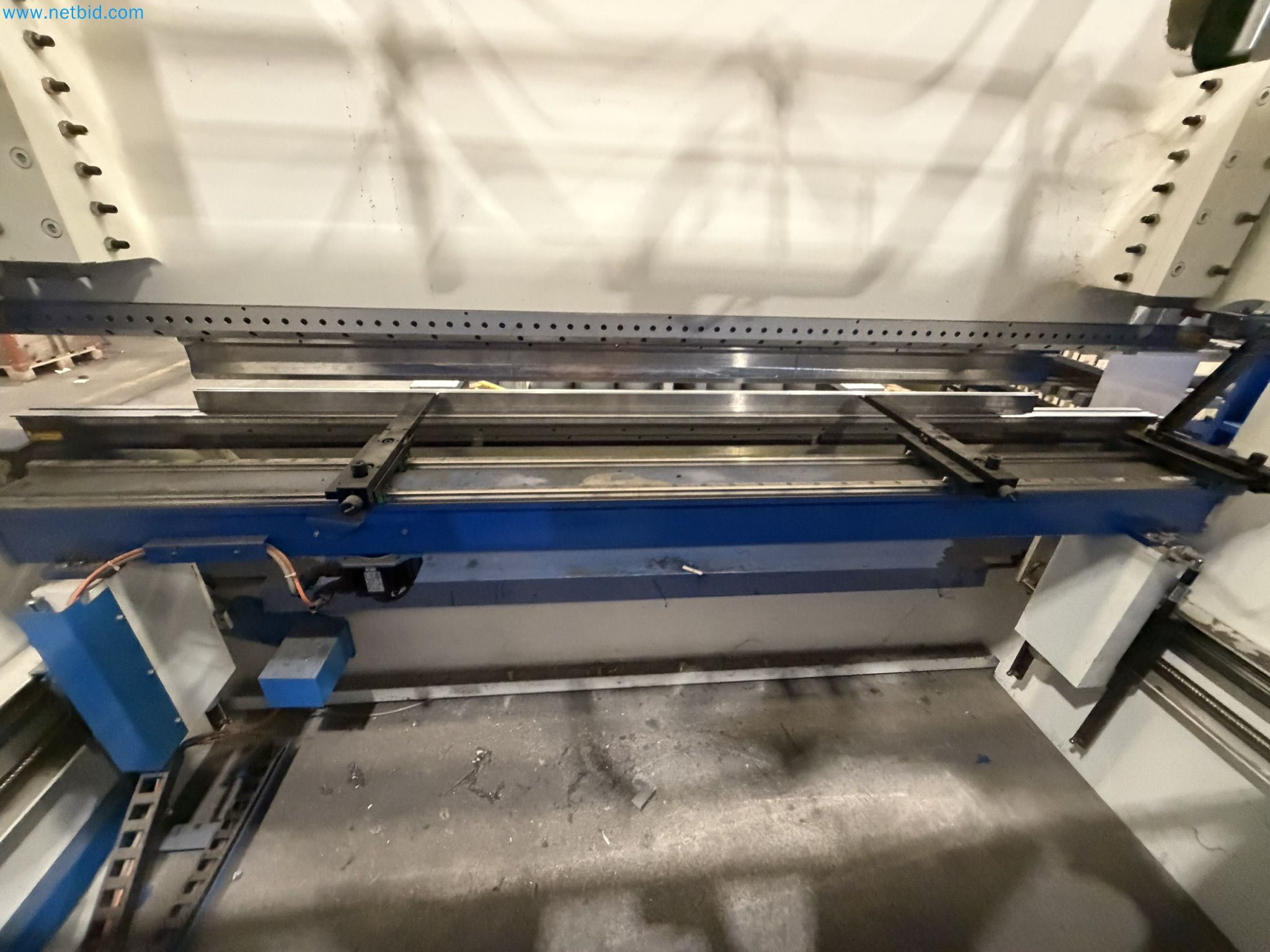 Machines for sheet metal and metalworking, laser cutting, and welding-10
