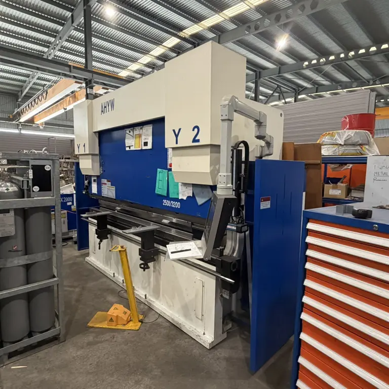 Electrohydraulic Servo-CNC Press Brake Anhui Yawei Machine Tool YWB 250T/3200