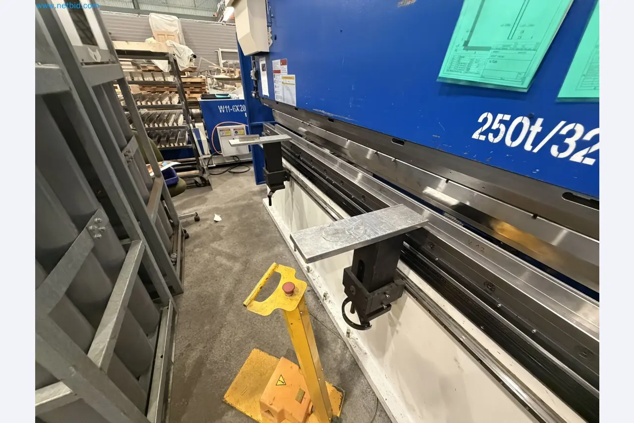 Machines for sheet metal and metalworking, laser cutting, and welding-32