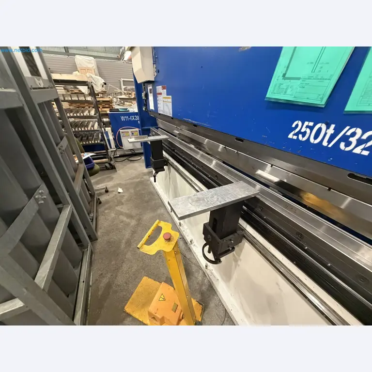 Machines for sheet metal and metalworking, laser cutting, and welding-32