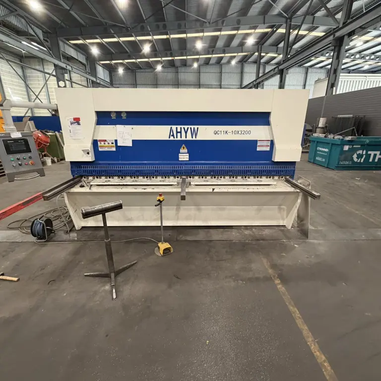 CNC-controlled guillotine shear Anhui Yawei Machine Tool YWGS QC11K-10x3200
