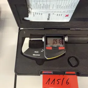 9 Clamp-type micrometers Mahr
