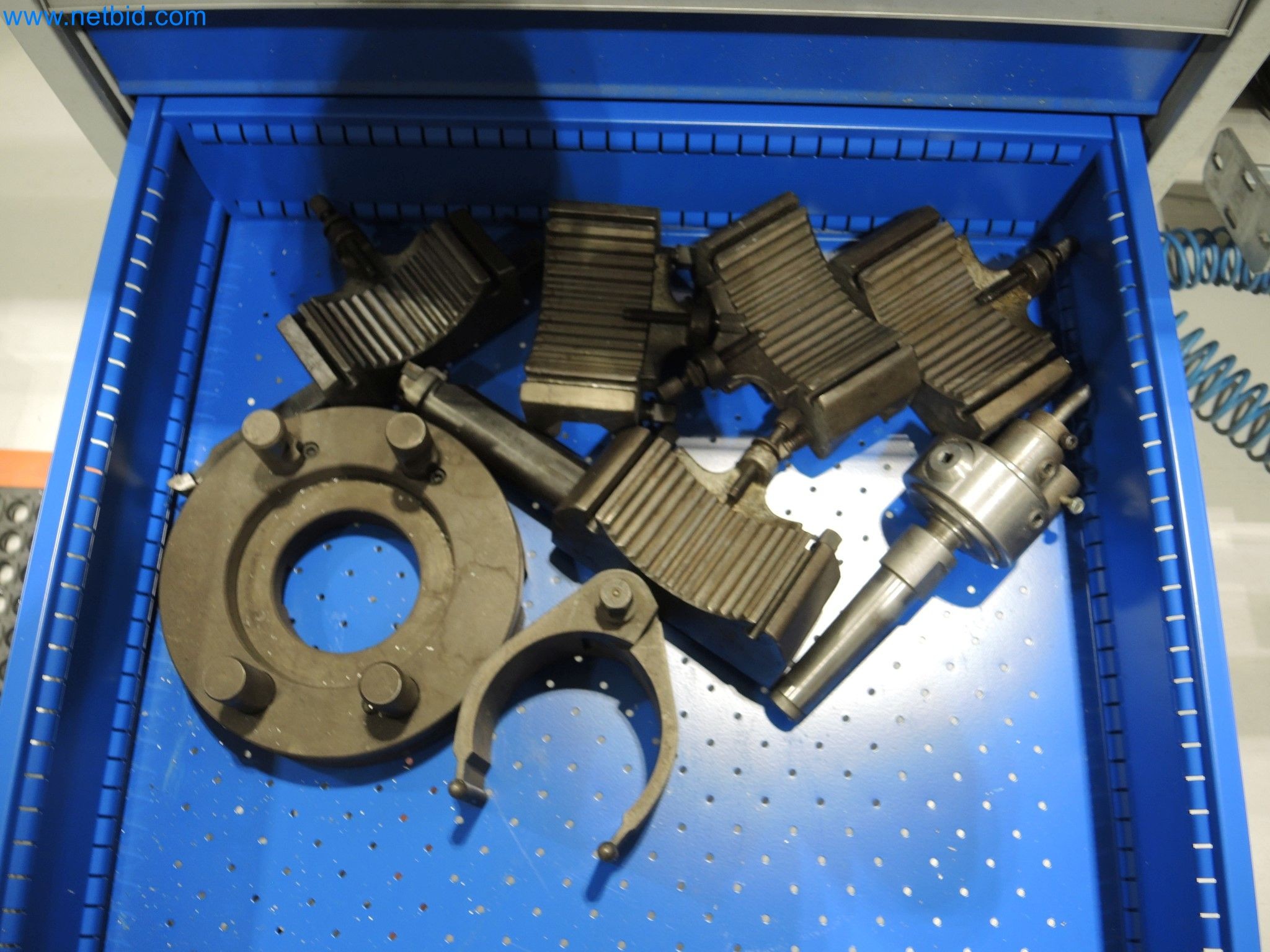 State-of-the-art production facilities for technical ceramics and PTC heating elements-15