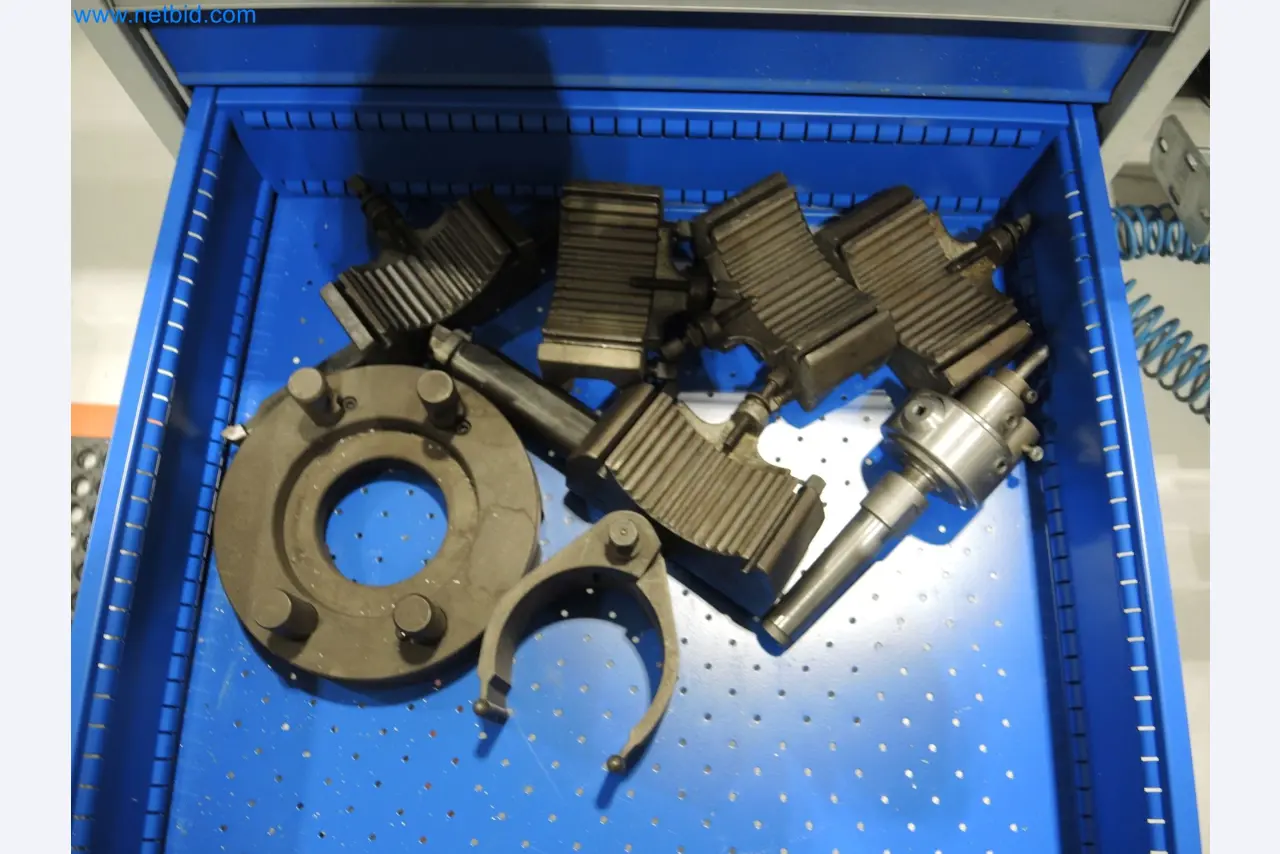 State-of-the-art production facilities for technical ceramics and PTC heating elements-15