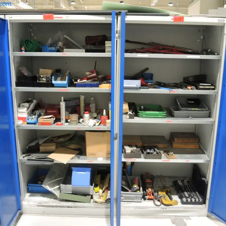 2 Armarios con puertas de acero Garant