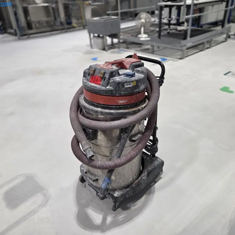 Wet/Dry Vacuum Cleaner