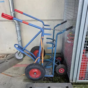 2 Vozilo za prevoz plinskih jeklenk Fetra
