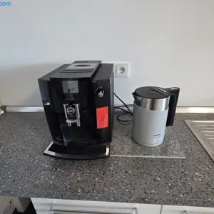 Avtomatski aparat za kavo Jura E60