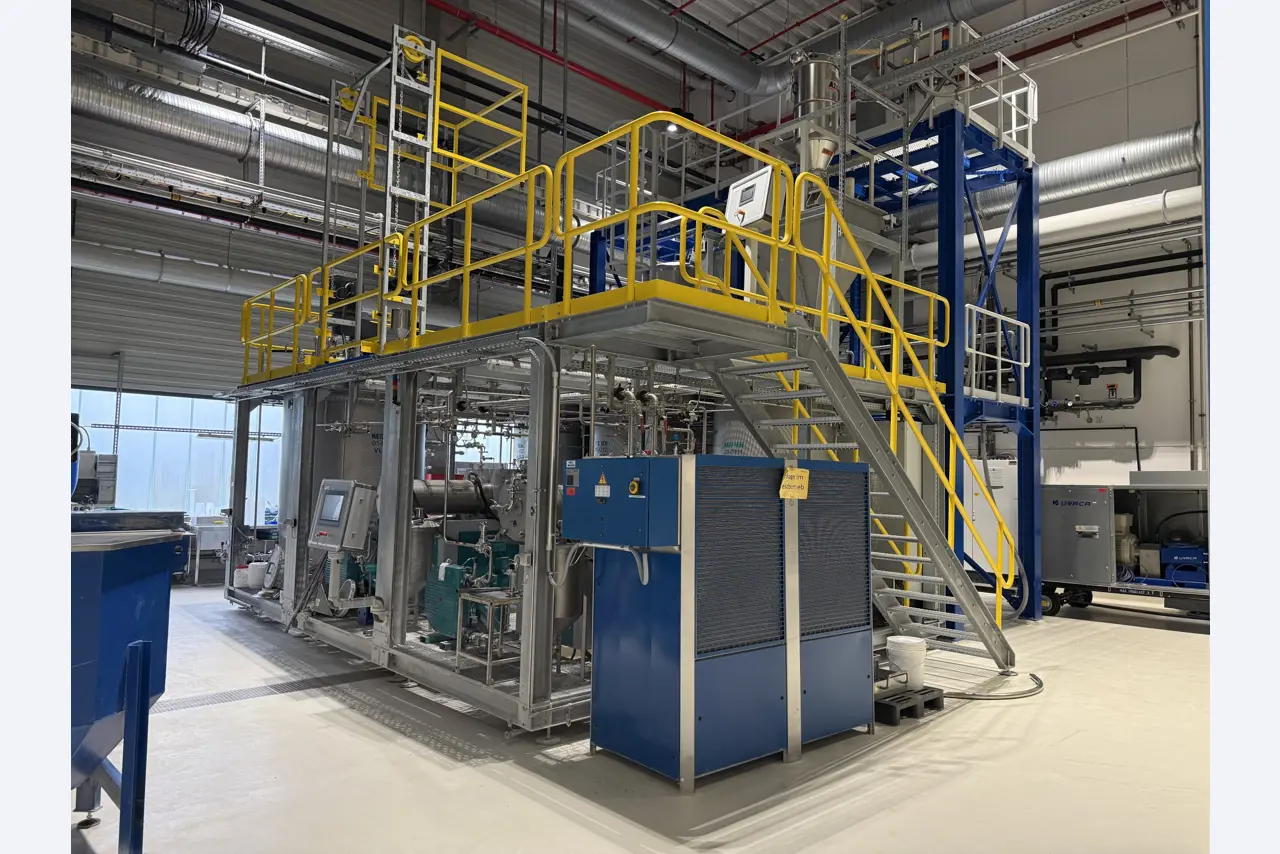 State-of-the-art production facilities for technical ceramics and PTC heating elements-27