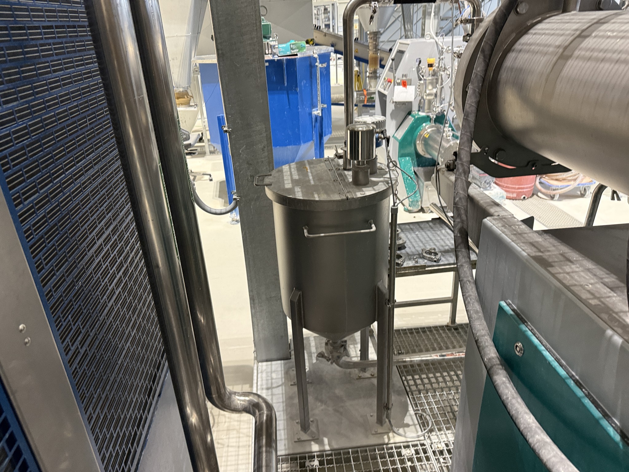 State-of-the-art production facilities for technical ceramics and PTC heating elements-35