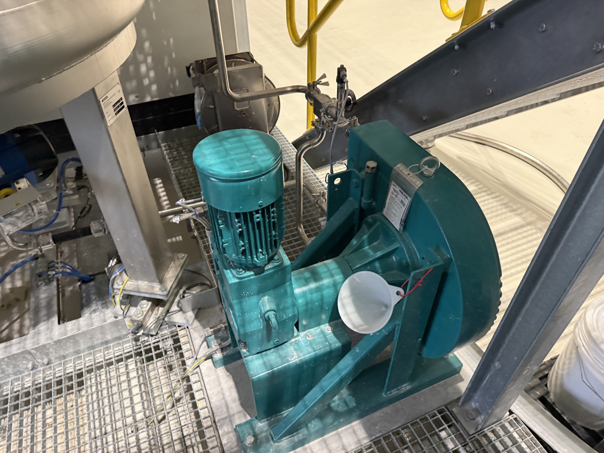 State-of-the-art production facilities for technical ceramics and PTC heating elements-41