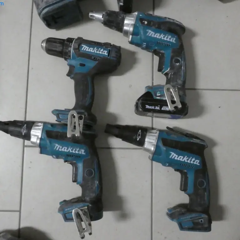 2 Akkuschrauber Makita DFS251