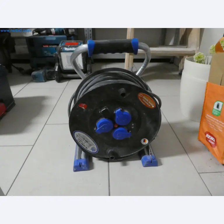Fahrzeuge, Anhänger und Hubwagen-5